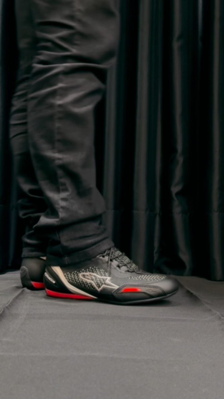 Bota Alpinestars divulgada pela loja